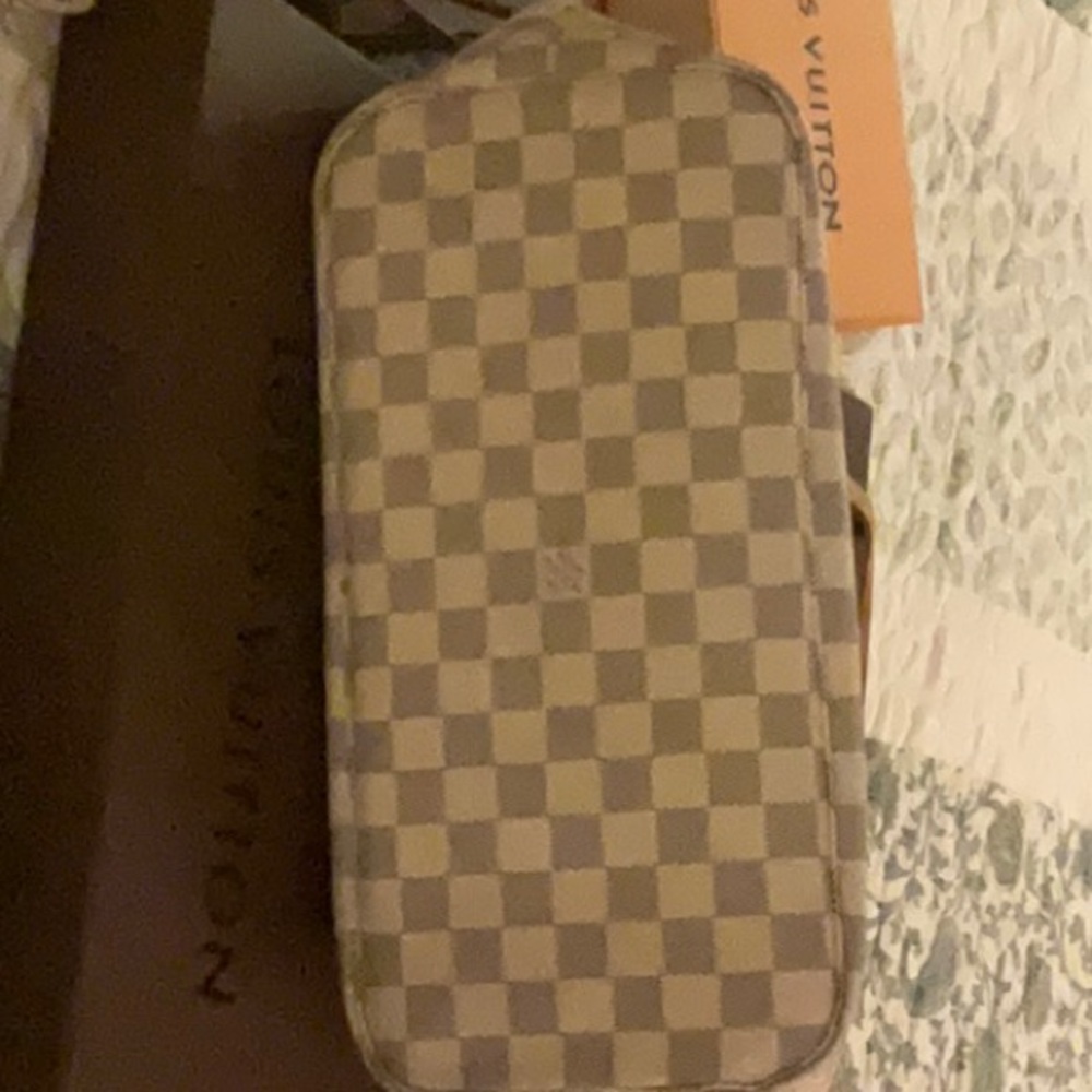 Louis Vuitton Damier Azur Tote with Tan Trim - Picture 4 of 16